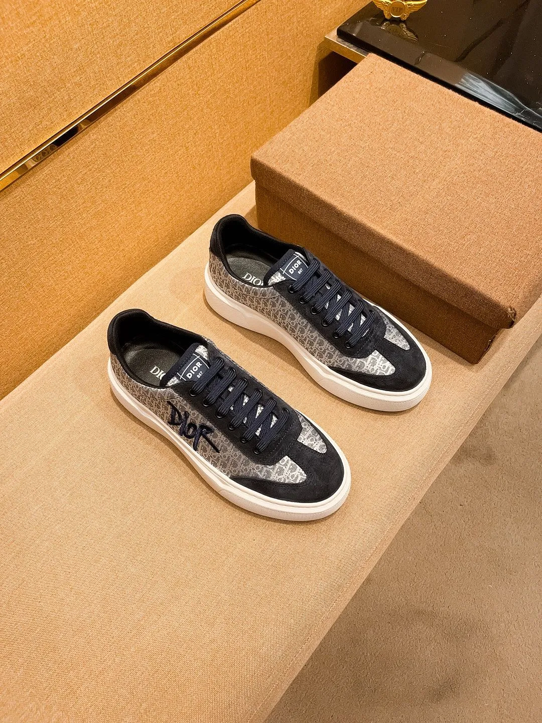 Men's shoes💰 400💰🔥【Dior】🔥Men's high-end brand of shoes official website 1:1 latest masterpiece: the upper is made of Italian imported first-layer cowhide with a comfortable and breathable lining➕original non-slip and wear-resistant outsole🔥, making walking more convenient and comfortable! An exclusive new model, a stunning work, a beautiful 1:1 replica [color] compared to the official quality! Create a fashionable personality to set off your uniqueness! A must-have for trendy men! Classic🔥Size: 38-44 Color: 🔥Multiple colors available🔥